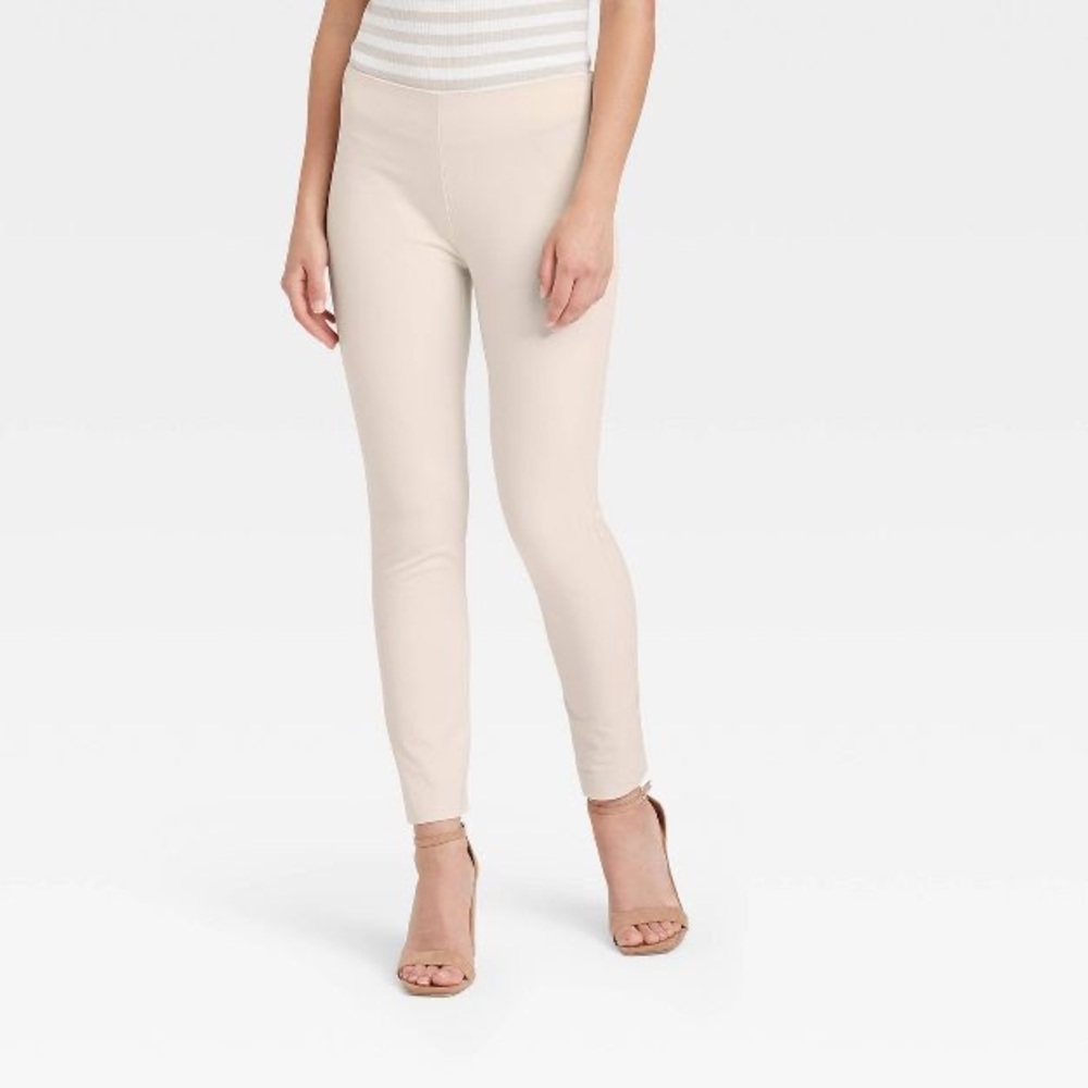 ✨3 for $20✨ nude skinny leg dress pants